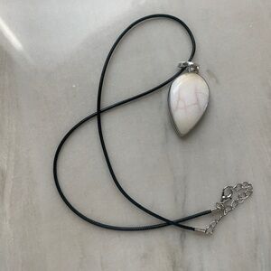 1846 Chic Silver and White Teardrop Pendant Necklace